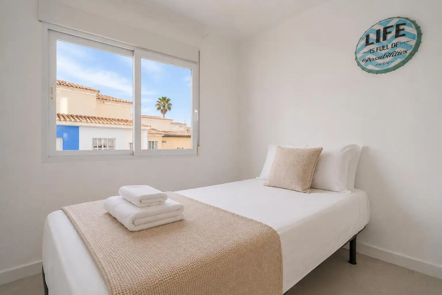 Dormitori de Apartament de lloguer en Pilar de la Horadada amb Terrassa, Moblat i Forn