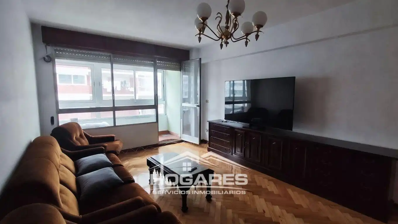 Sala de estar de Piso en venta en Vigo  con Parquet, Trastero y Balcón
