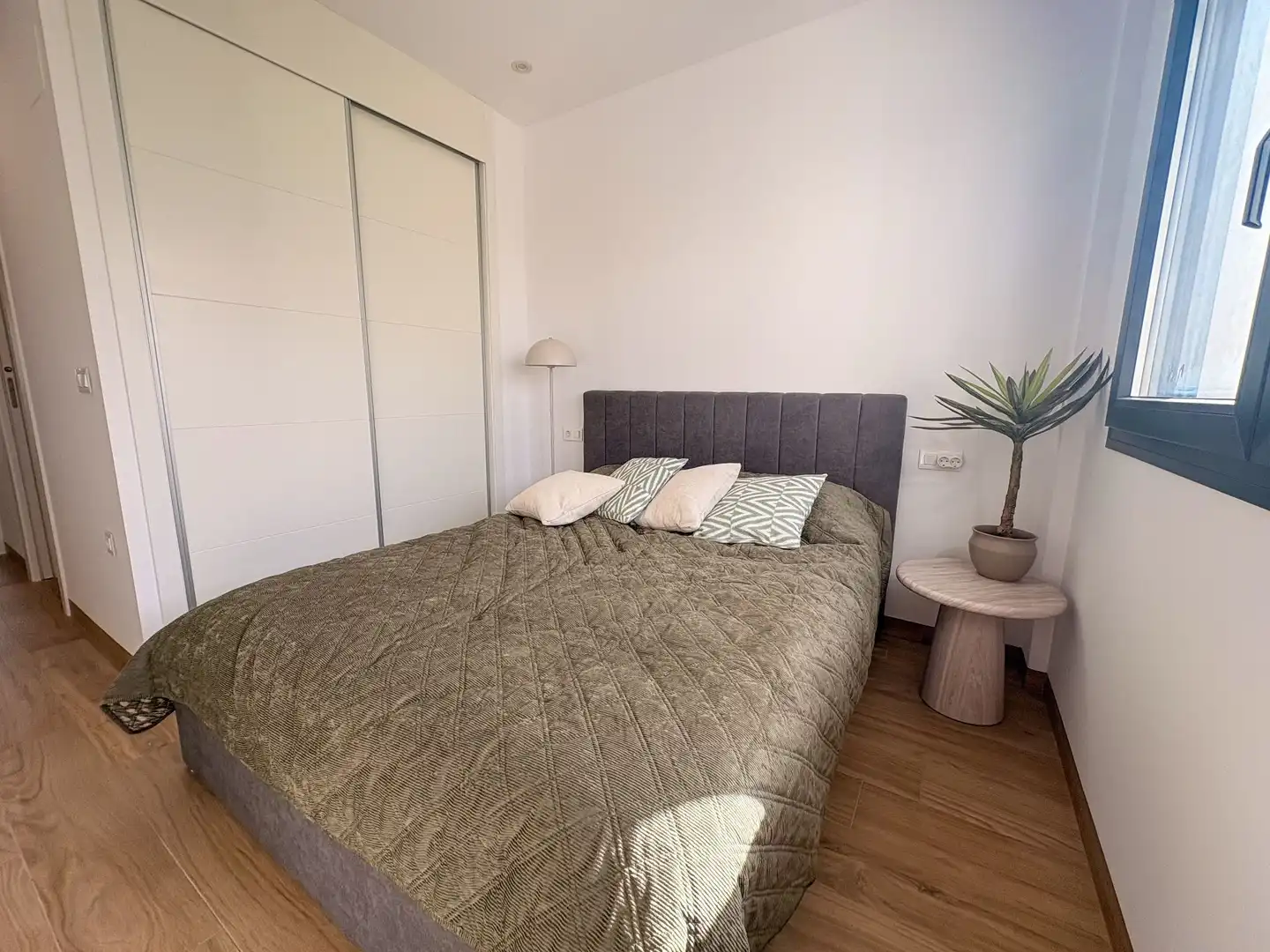 Habitación de Piso de alquiler en Torrevieja con Aire acondicionado, Calefacción y Jardín privado