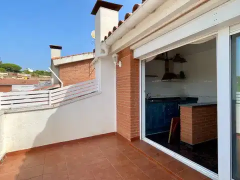 Casa aparellada amb terrassa en venda a Carrer Puigmal, imagen 84