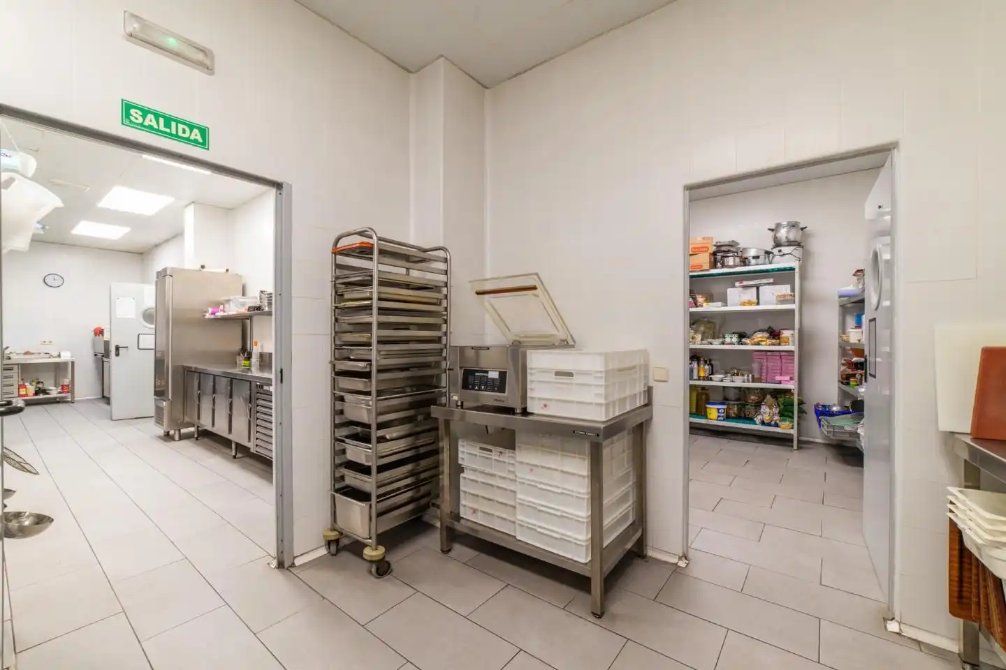 Kitchen of Commercial properties for rent in Madrid