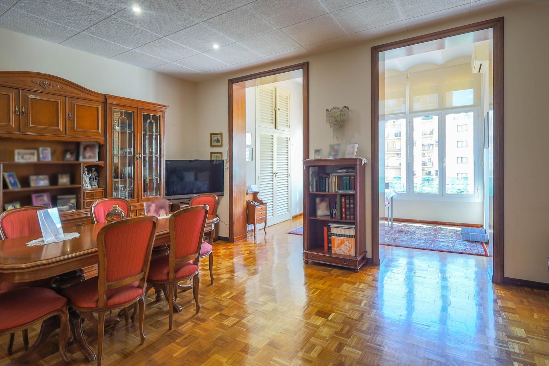 Flat for sale in  Barcelona Capital  with Air Conditioner, Heating and Parquet flooring