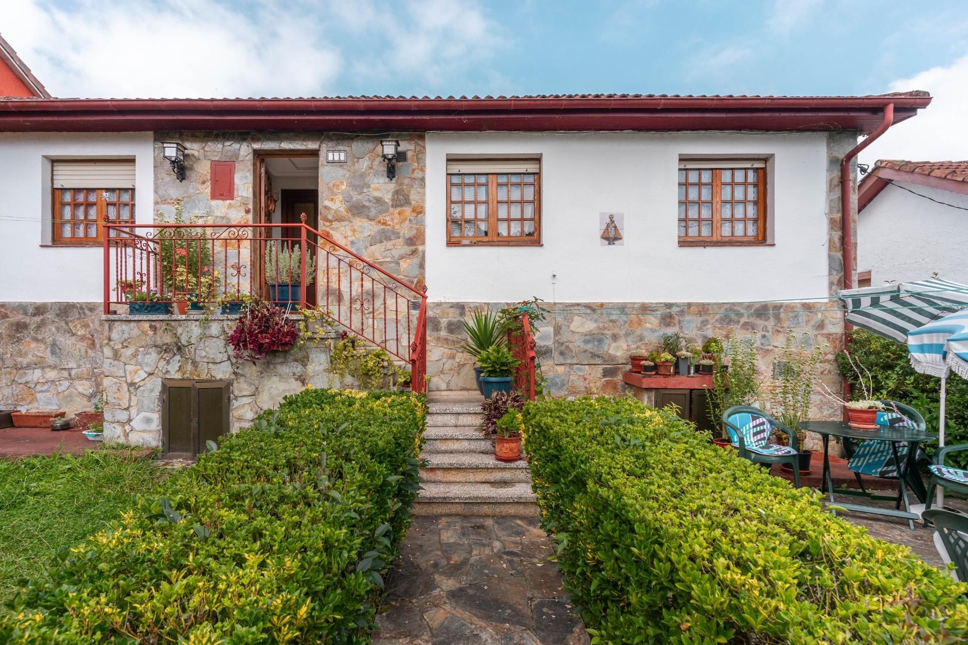 Exterior view of House or chalet for sale in Candamo  with Heating, Private garden and Parquet flooring