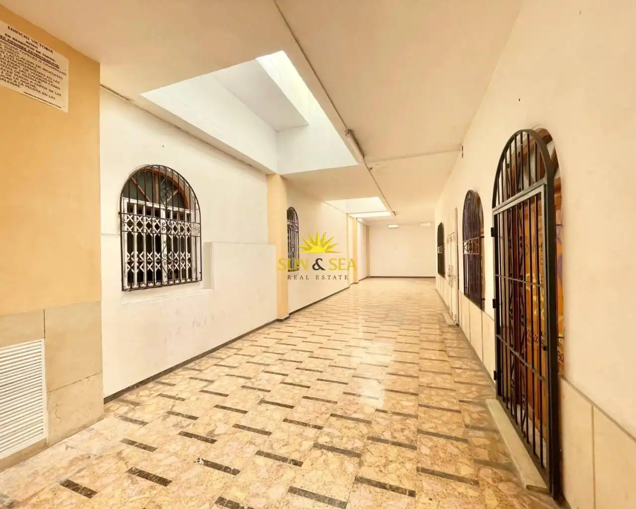 Commercial properties for rent in Avenida Habaneras - Curva de Palangre