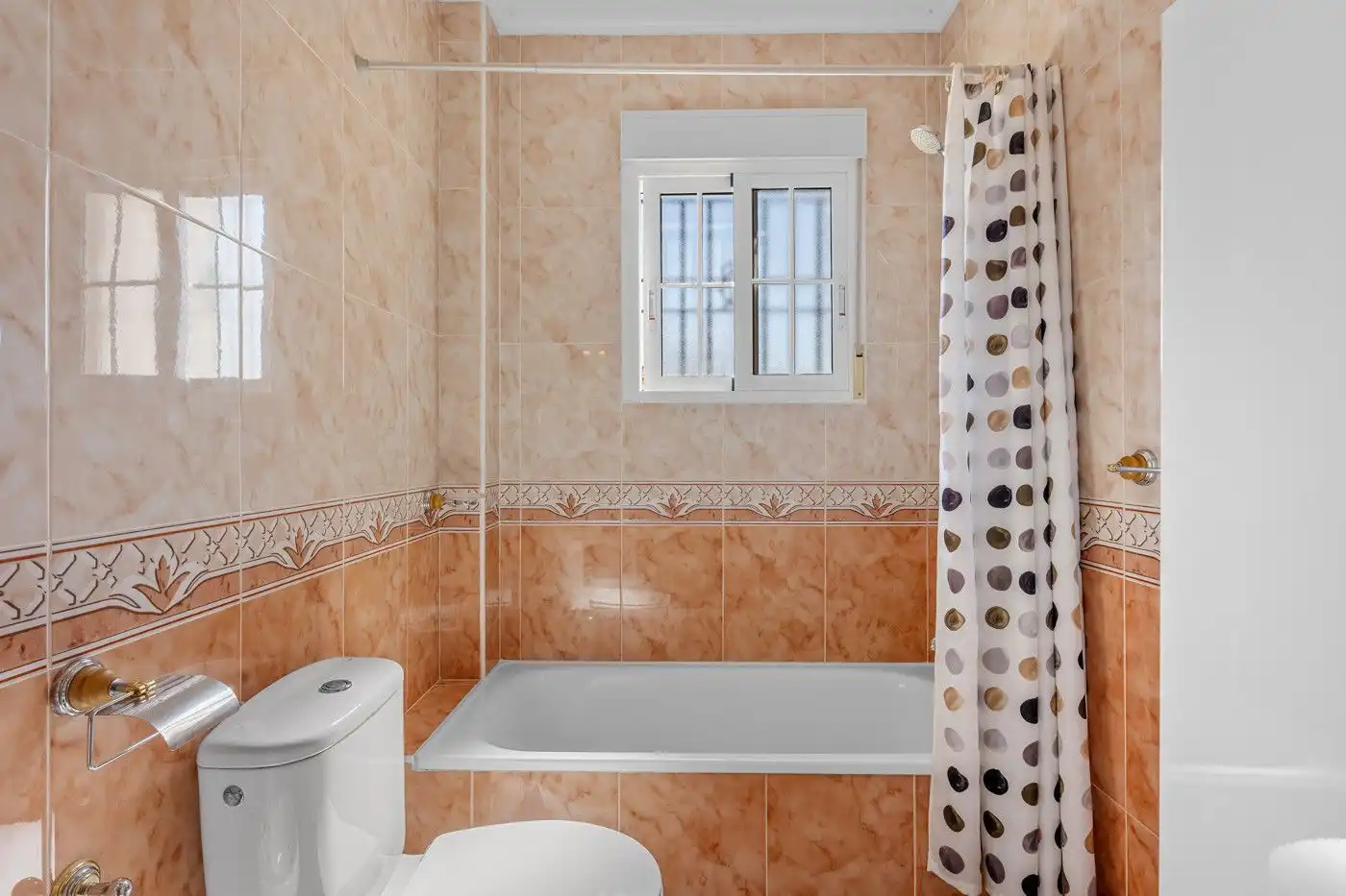 Baño de Casa adosada en venta en Orihuela con Aire acondicionado, Jardín privado y Terraza