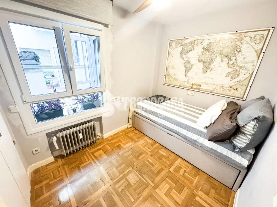 Habitación de Piso en venta en Madrid con Calefacción, Parquet y Terraza