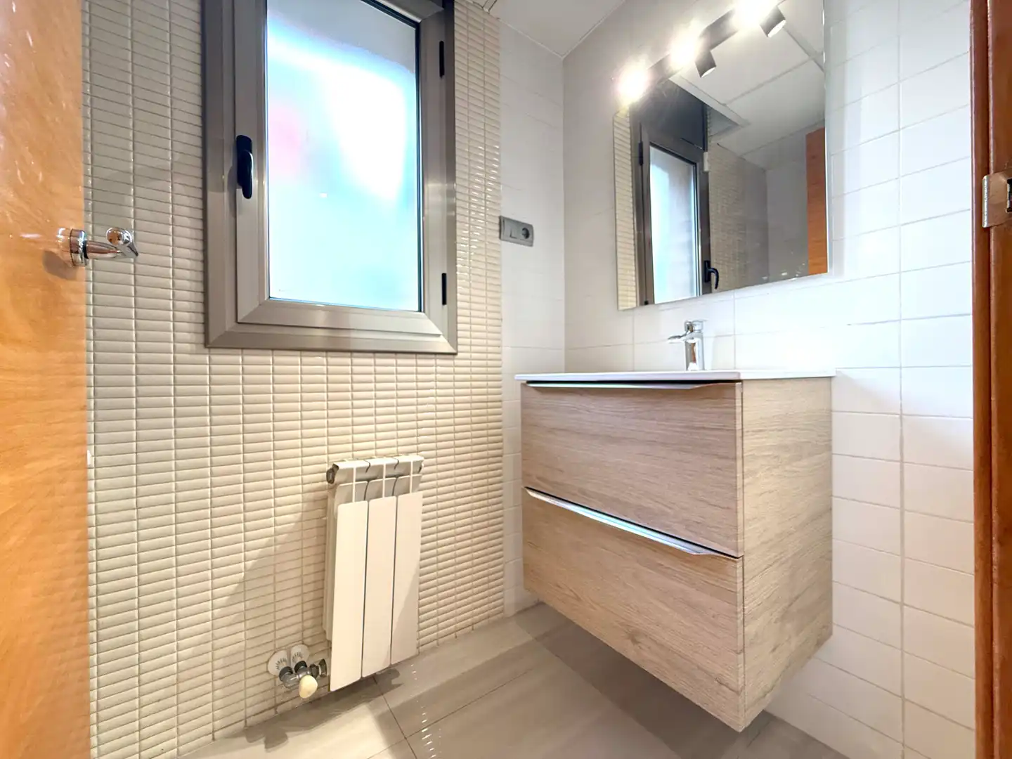 Semi-detached house with pool for sale in Carrer d'Escornalbou, imagen 13