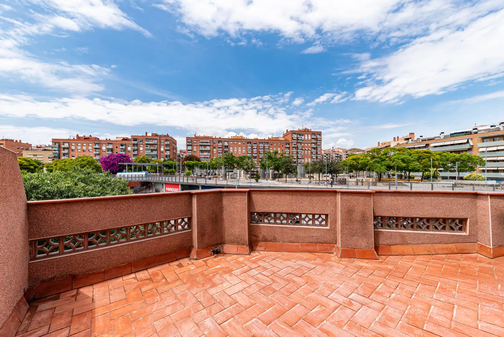 Terraza de Ático en venta en Santa Coloma de Gramenet con Terraza, Horno y Balcón