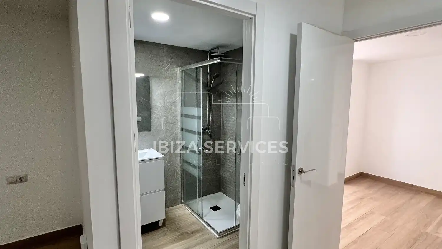 Bathroom of Flat for sale in Eivissa  with Air Conditioner, Private garden and Swimming Pool