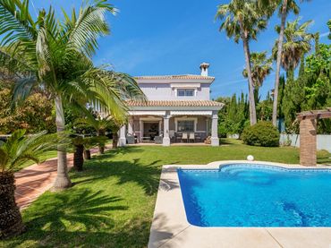 Xalet amb piscina en venda a 44 Calle Pico del Naranco