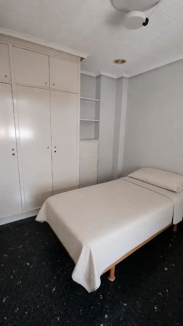 Schlafzimmer von Einfamilien-Reihenhaus zum Verkauf in Manises mit Klimaanlage, Heizung und Terrasse