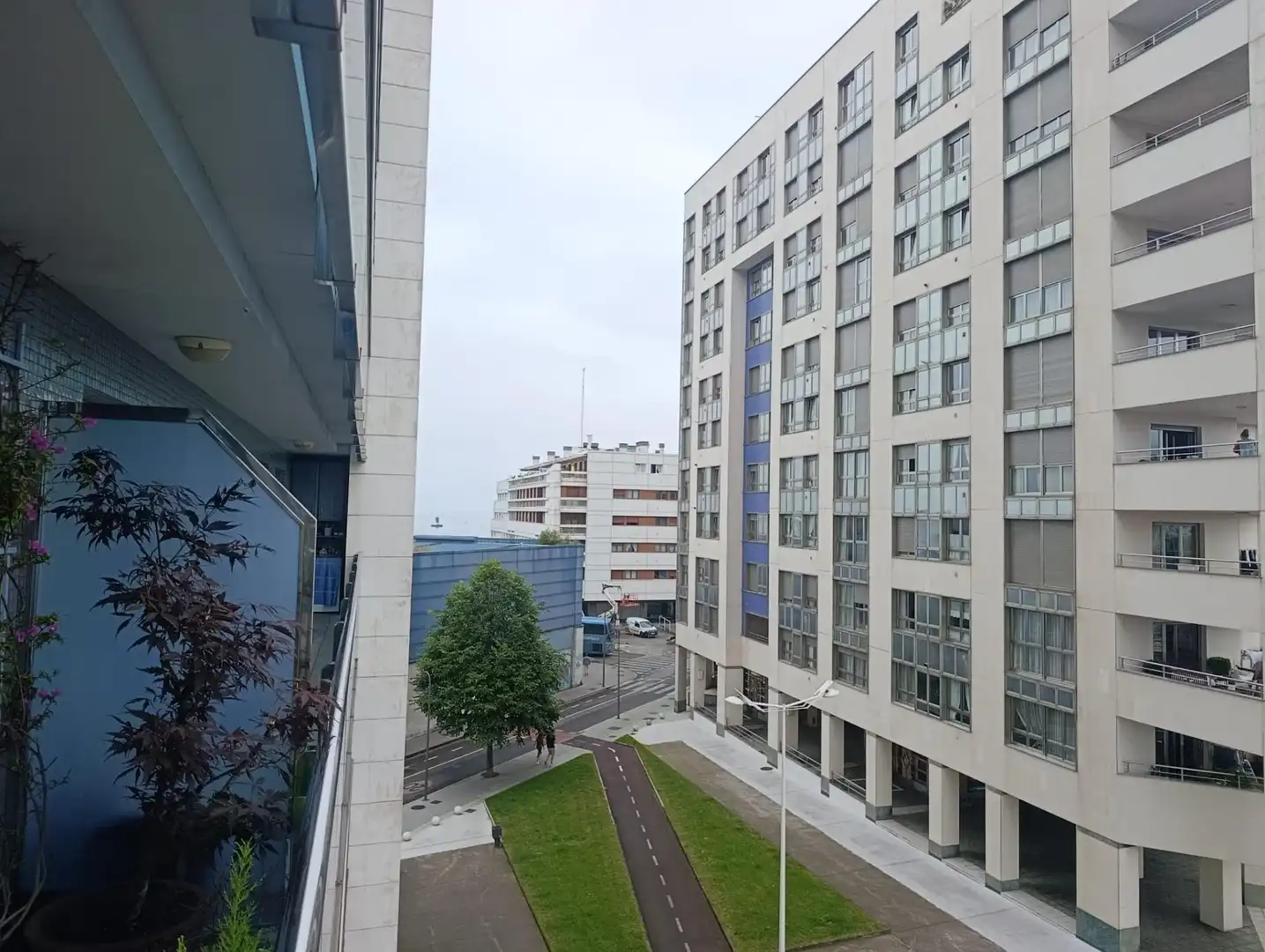 Vista exterior de Pis en venda en Gijón  amb Calefacció, Terrassa i Traster