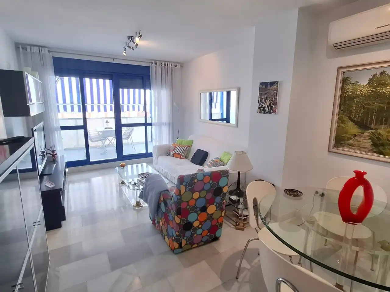Sala d'estar de Casa adosada en venda en Garrucha amb Aire condicionat, Terrassa i Piscina