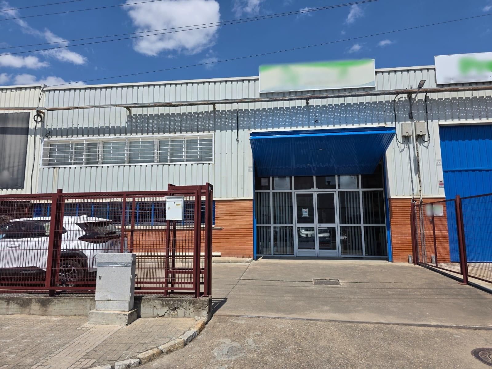 Vista exterior de Nave industrial en venta en  Sevilla Capital