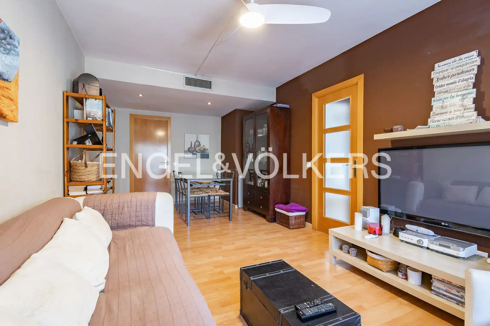 Living room of Flat for sale in Castelldefels  with Air Conditioner, Heating and Parquet flooring