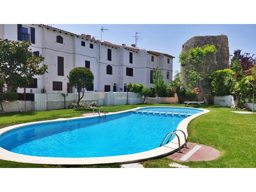 Piscina de Casa adosada en venta en Torredembarra con Aire acondicionado, Terraza y Balcón