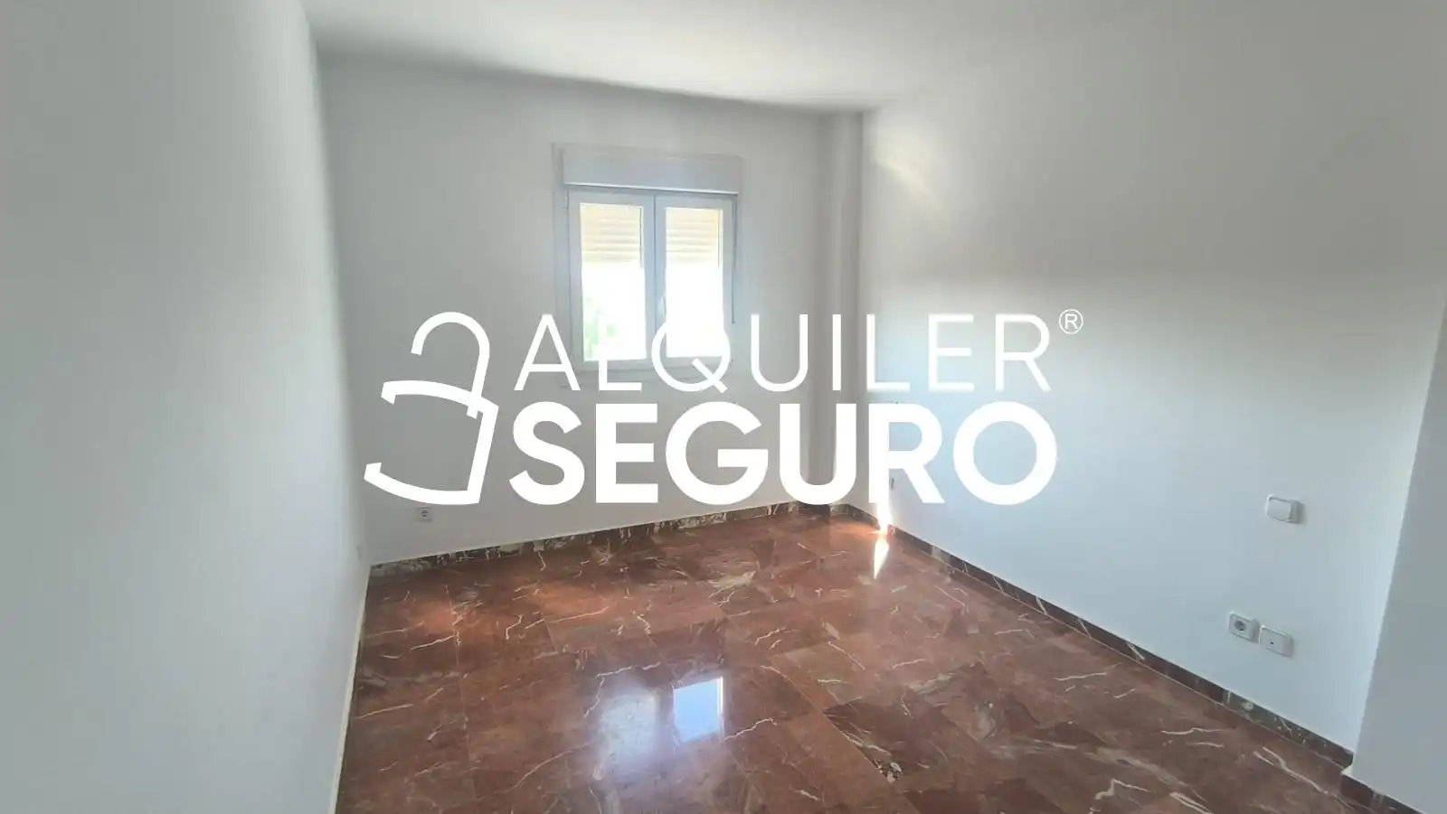 Dormitori de Pis de lloguer en Sevilla amb Aire condicionat, Terrassa i Piscina