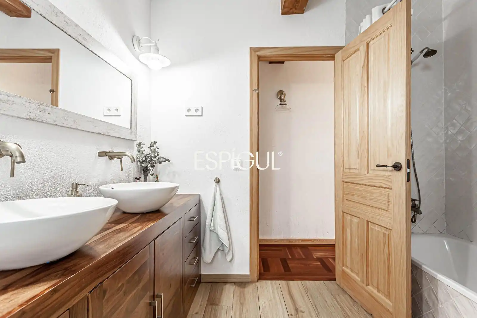 Badezimmer von Dachboden zum Verkauf in Madrid mit Klimaanlage, Heizung und Parkett
