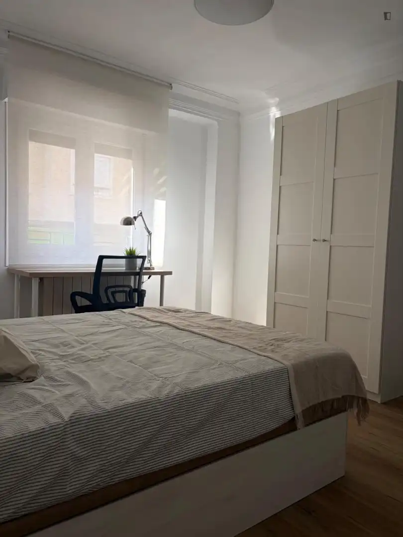 Schlafzimmer von Wohnungen zur Miete in Zaragoza mit Klimaanlage, Möbliert und Ofen