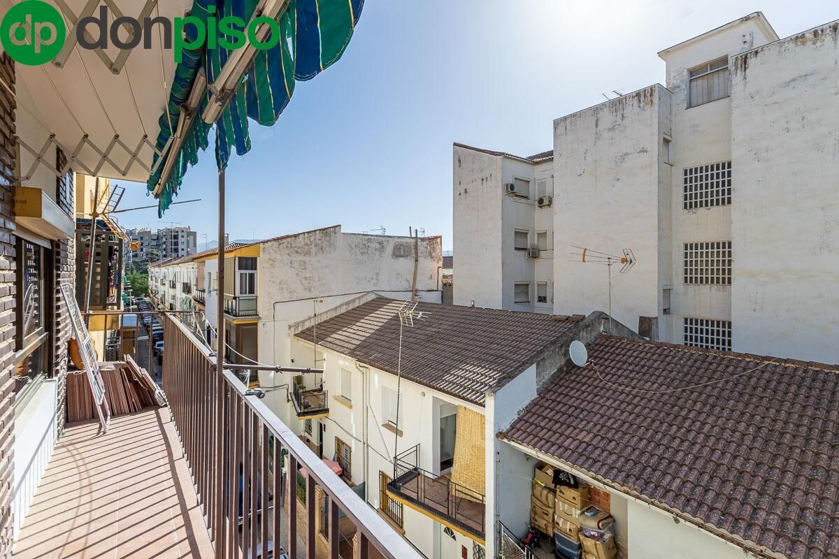 Vista exterior de Pis en venda en  Granada Capital