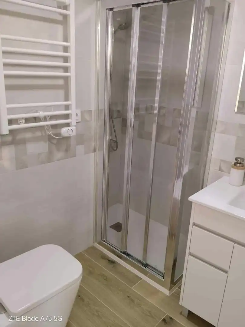 Bathroom of Flat for rent in Madrid  with Air Conditioner, Heating and Furnished