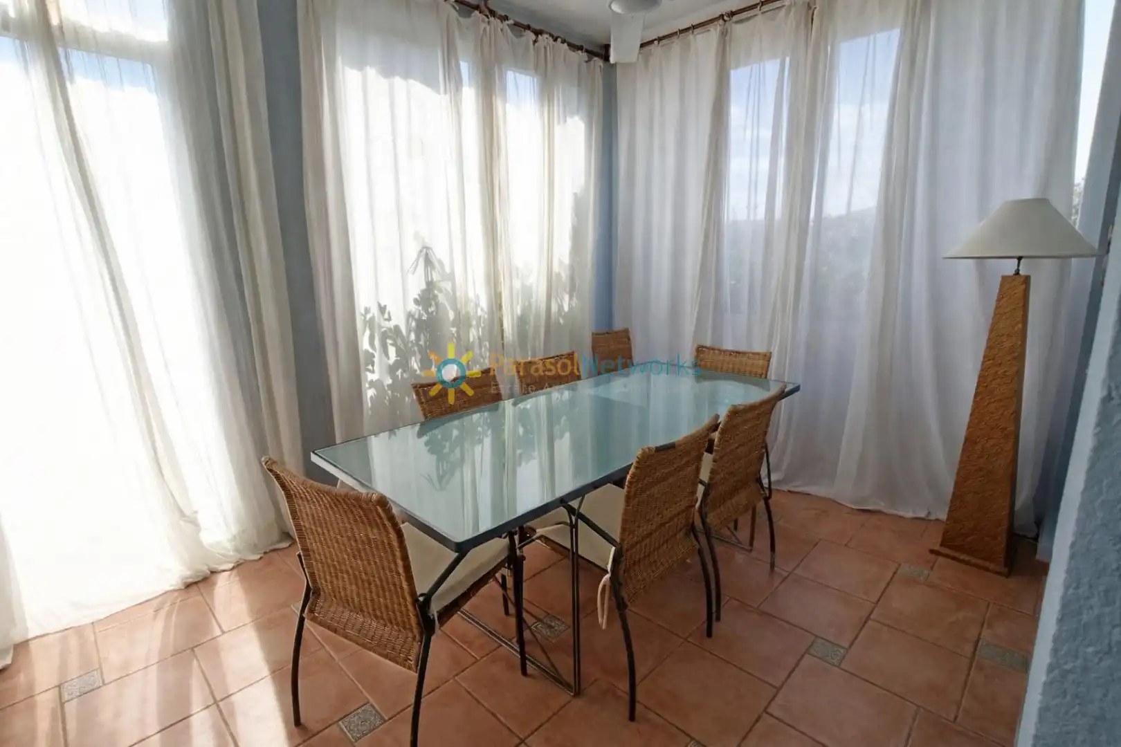 Menjador de Casa o xalet en venda en Oliva amb Aire condicionat, Jardí privat i Terrassa