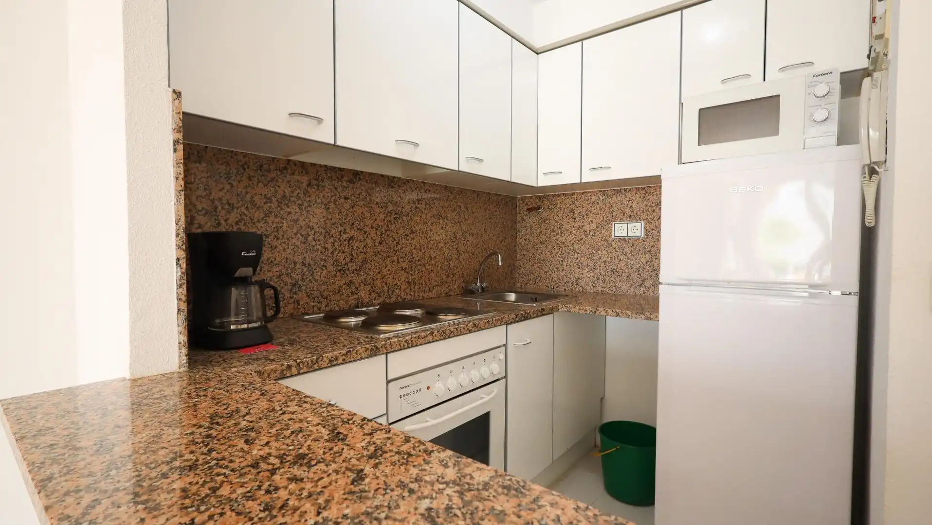 Cuina de Planta baixa en venda en Llançà amb Aire condicionat, Terrassa i Moblat