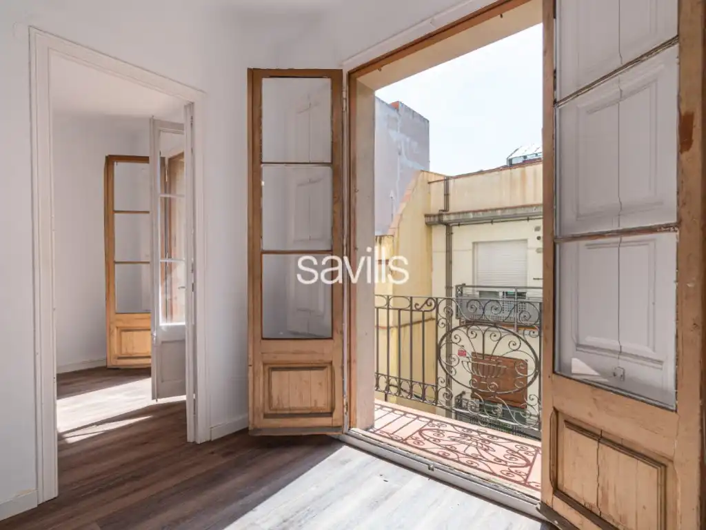 Dormitori de Apartament en venda en Barcelona amb Aire condicionat i Balcó