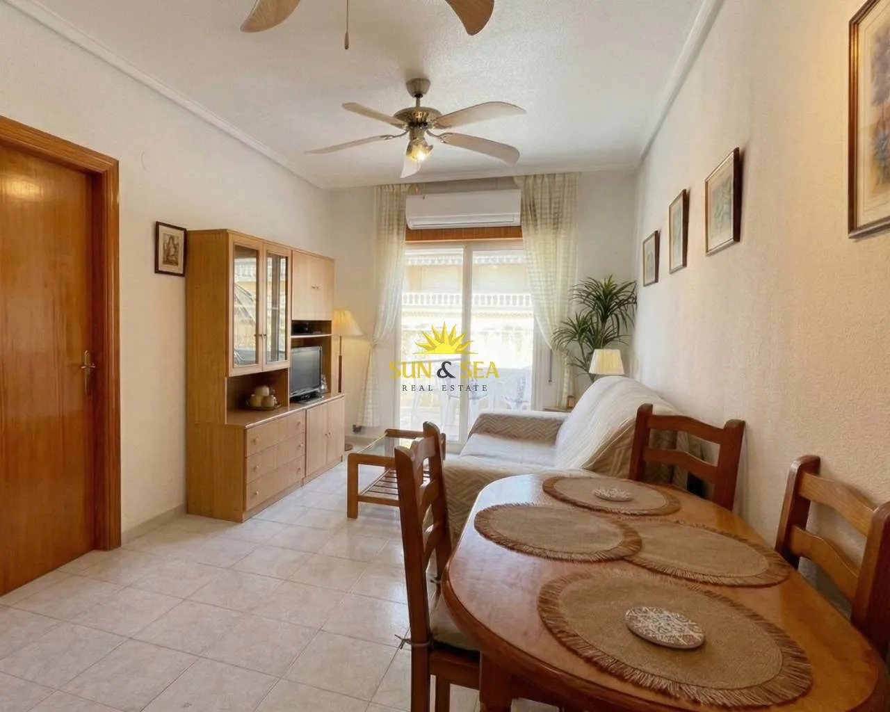 Vista exterior de Àtic de lloguer en Torrevieja amb Aire condicionat, Calefacció i Piscina