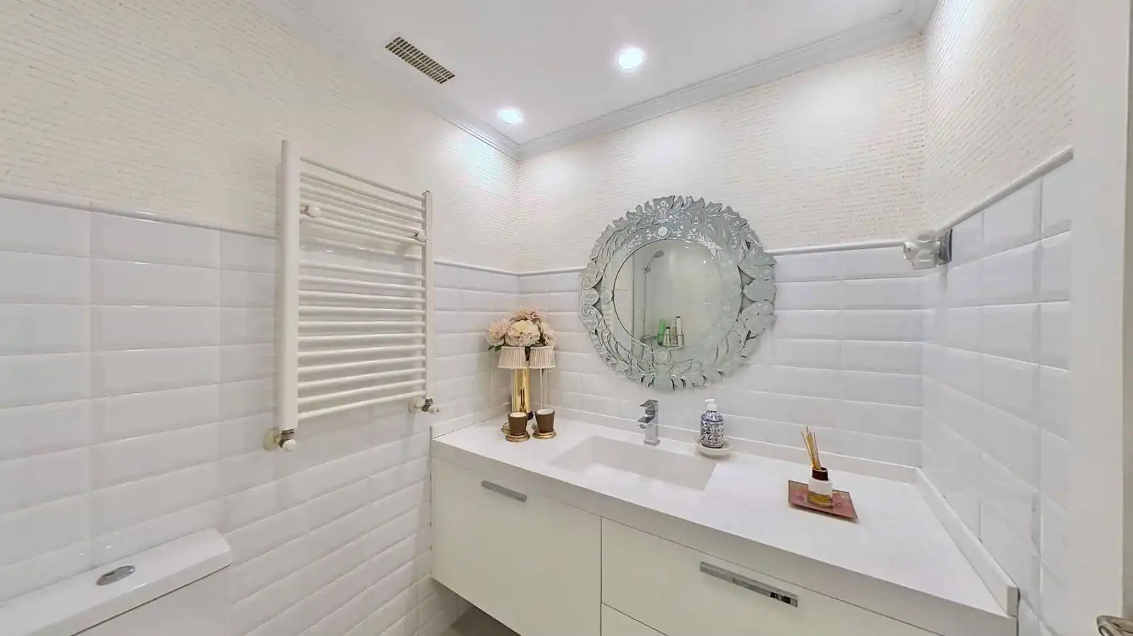 Baño de Apartamento en venta en Boadilla del Monte con Aire acondicionado, Calefacción y Jardín privado