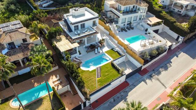 Casa-chalet en Venta en Avenida GENERALIFE-NVA ANDALUCI D en Las Brisas