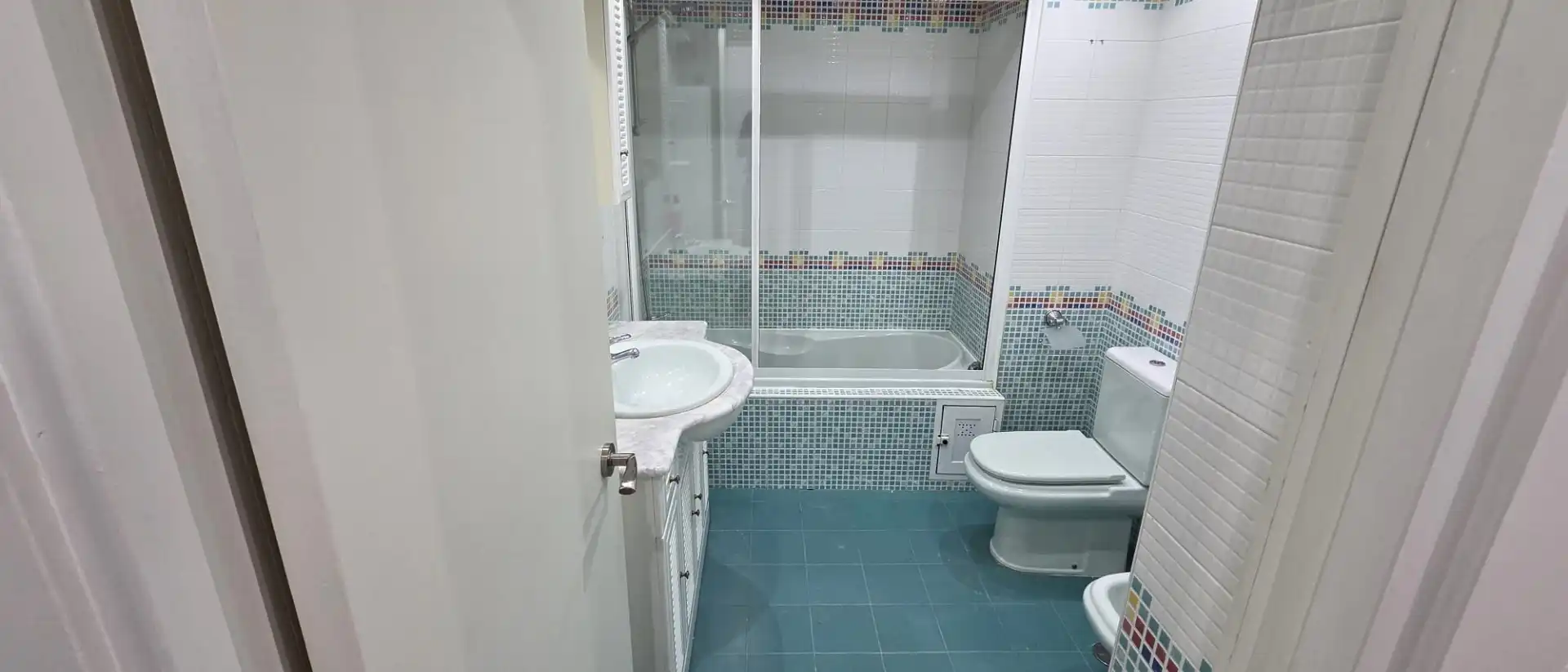 Badezimmer von Dachboden zur Miete in Málaga mit Klimaanlage, Terrasse und Balkon