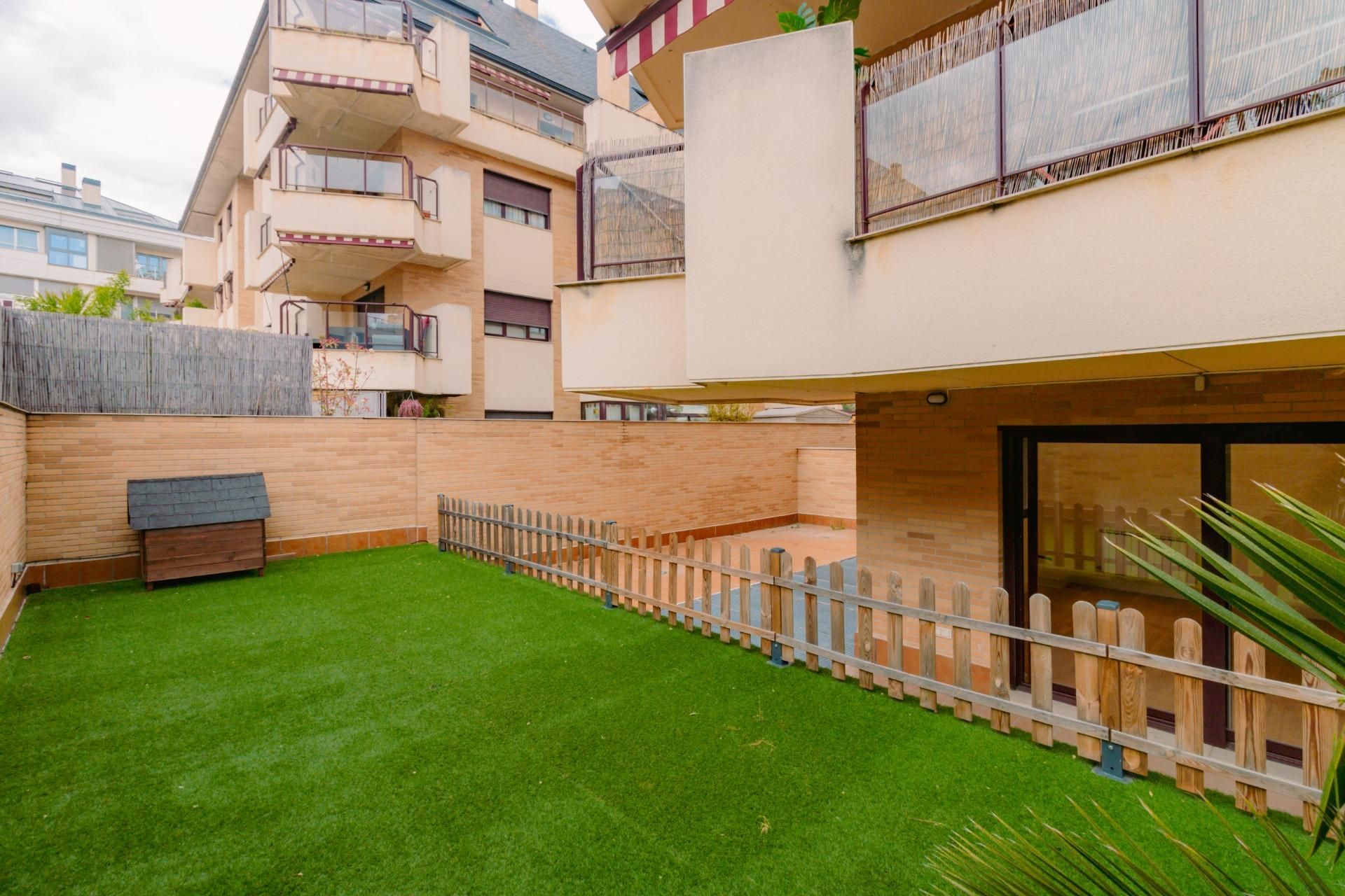 Jardí de Dúplex en venda en Boadilla del Monte amb Aire condicionat, Calefacció i Jardí privat