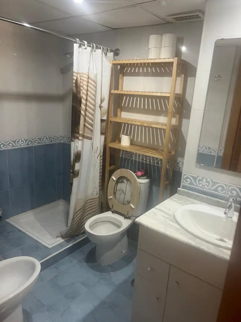 Baño de Apartamento de alquiler en Marbella con Aire acondicionado, Terraza y Trastero