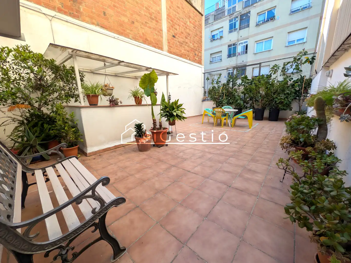 Terrassa de Casa adosada en venda en Santa Coloma de Gramenet amb Aire condicionat, Calefacció i Jardí privat