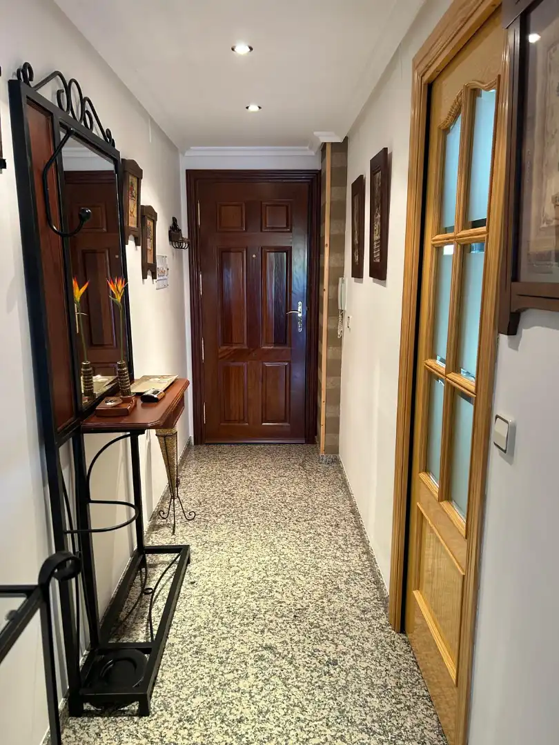 Wohnung zur Miete in Jaén mit Klimaanlage, Heizung und Terrasse
