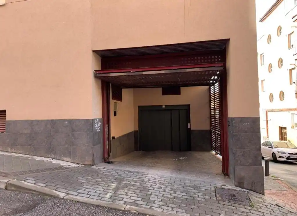 Parking with lift for sale in c/ manchegos, imagen 3