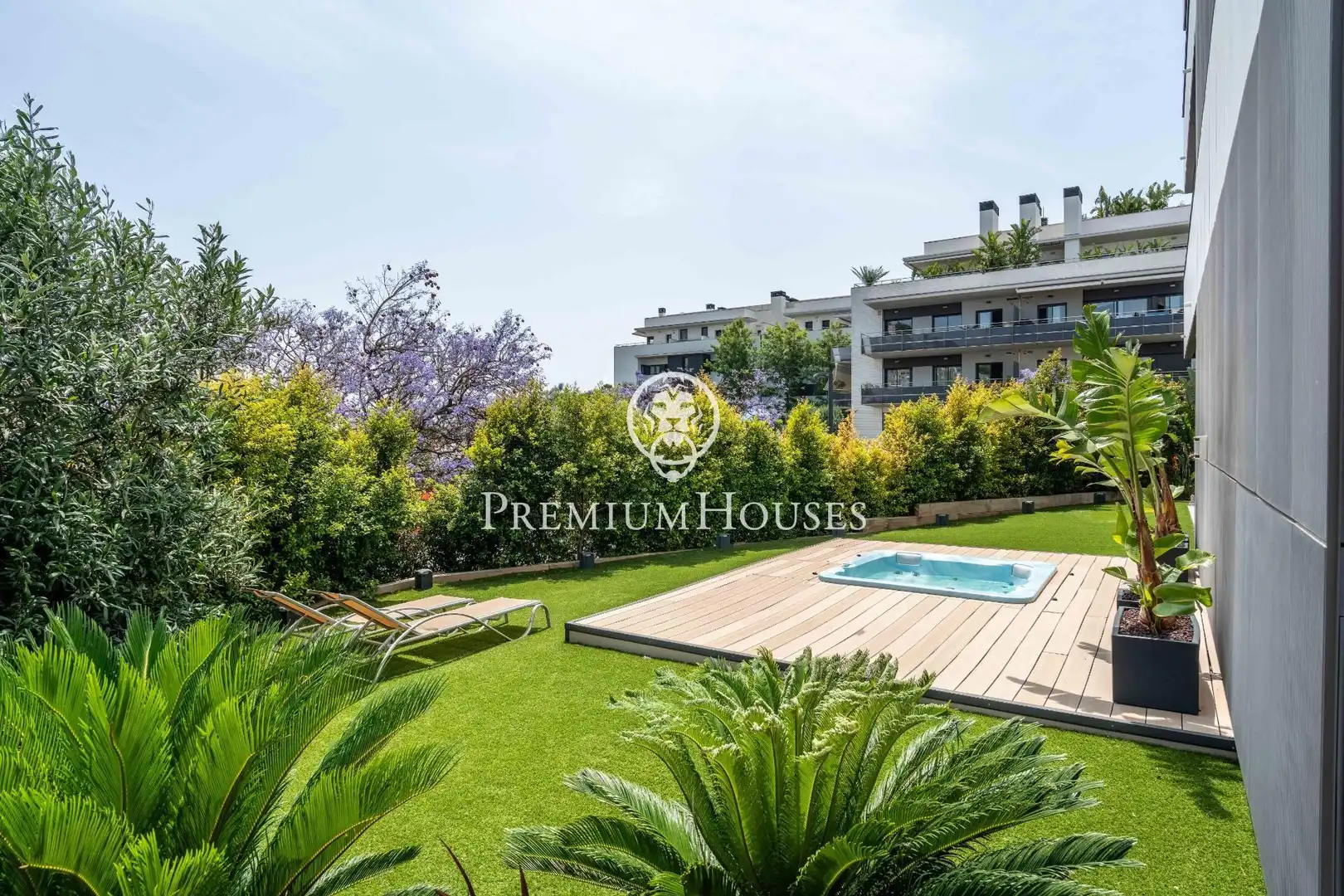 Terrasse von Erdgeschoss zum Verkauf in Sitges mit Klimaanlage, Privatgarten und Parkett