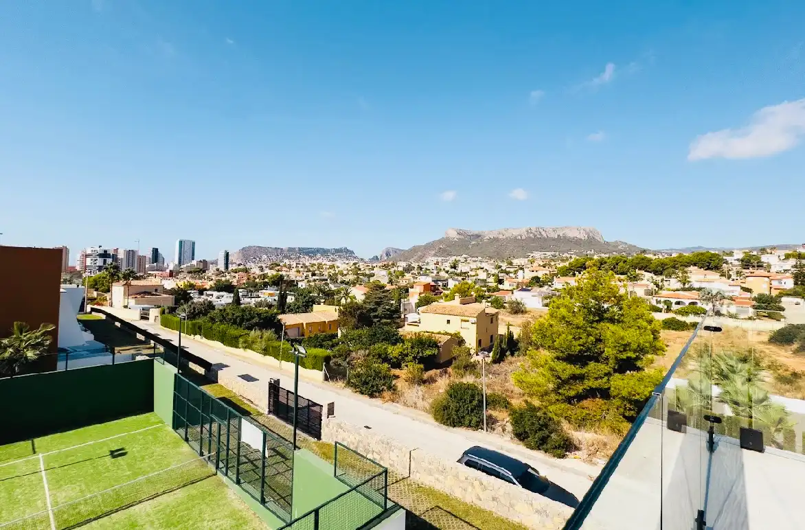 Vista exterior de Casa adosada en venda en Calpe / Calp amb Aire condicionat, Calefacció i Jardí privat
