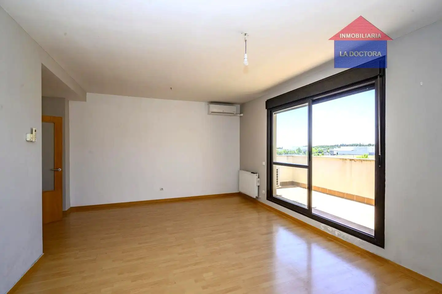 Sala de estar de Ático de alquiler en Navalcarnero con Aire acondicionado, Calefacción y Terraza