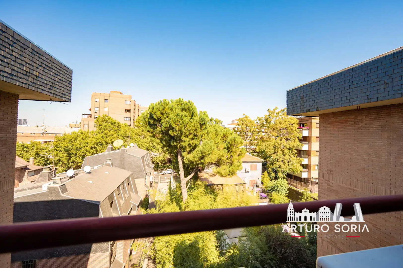 Vista exterior de Dúplex en venda en Madrid amb Piscina comunitària