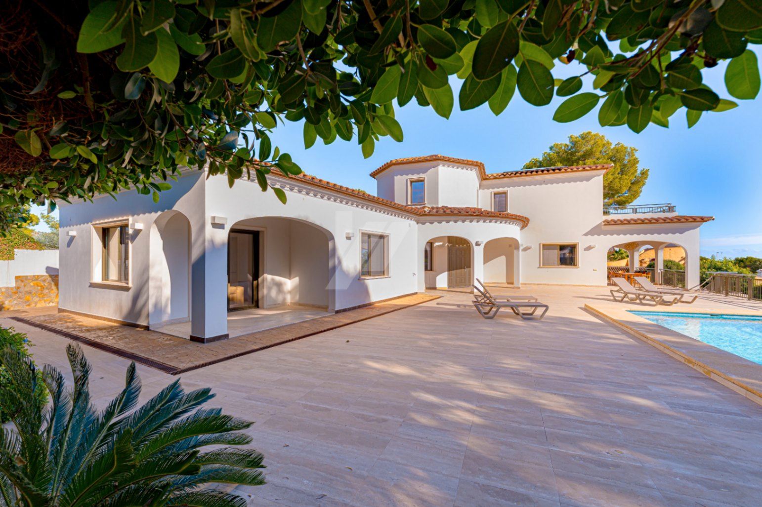 Vista exterior de Casa o xalet en venda en Moraira amb Aire condicionat, Calefacció i Jardí privat