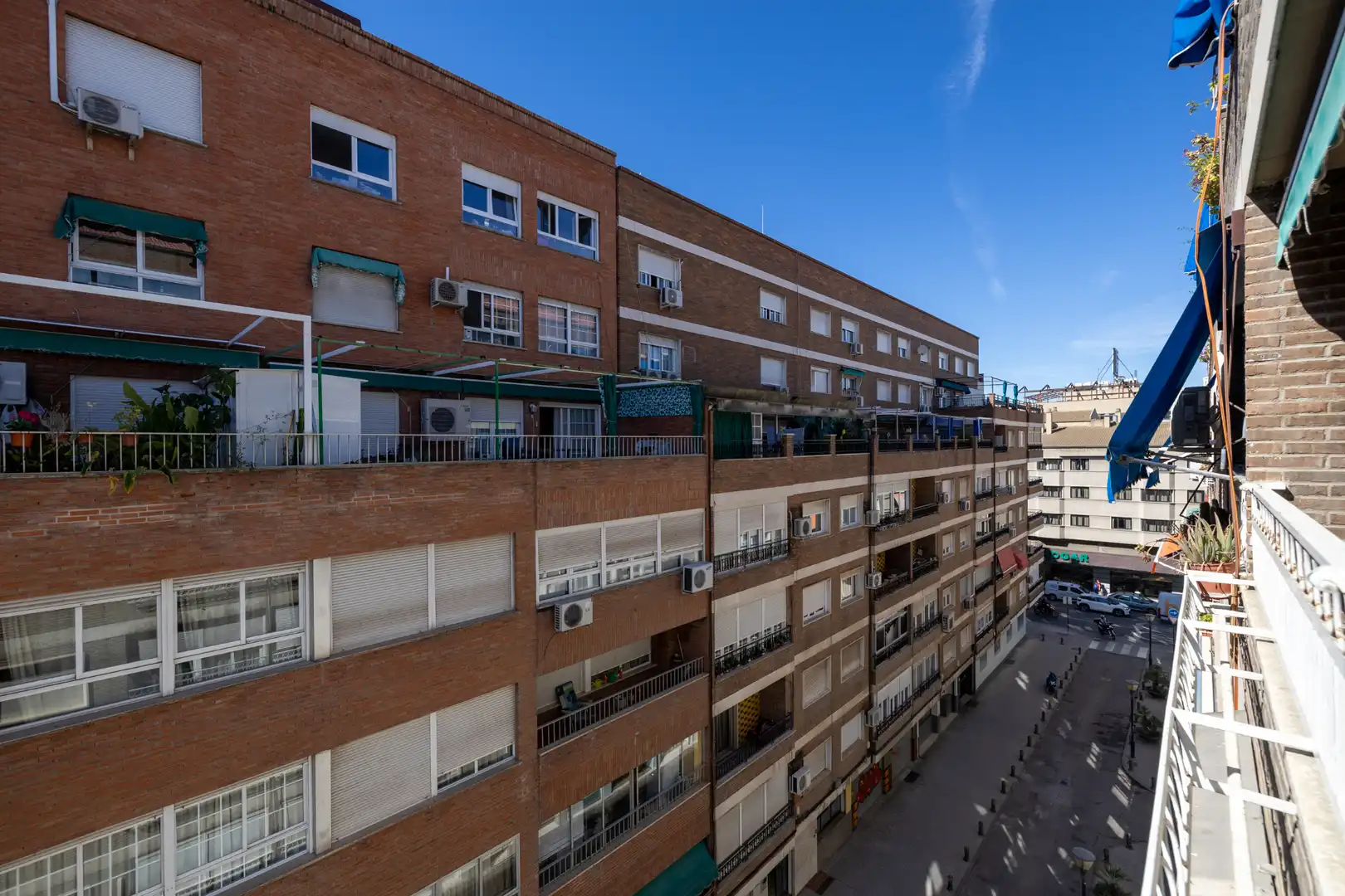 Vista exterior de Pis en venda en Granada amb Calefacció, Traster i Balcó