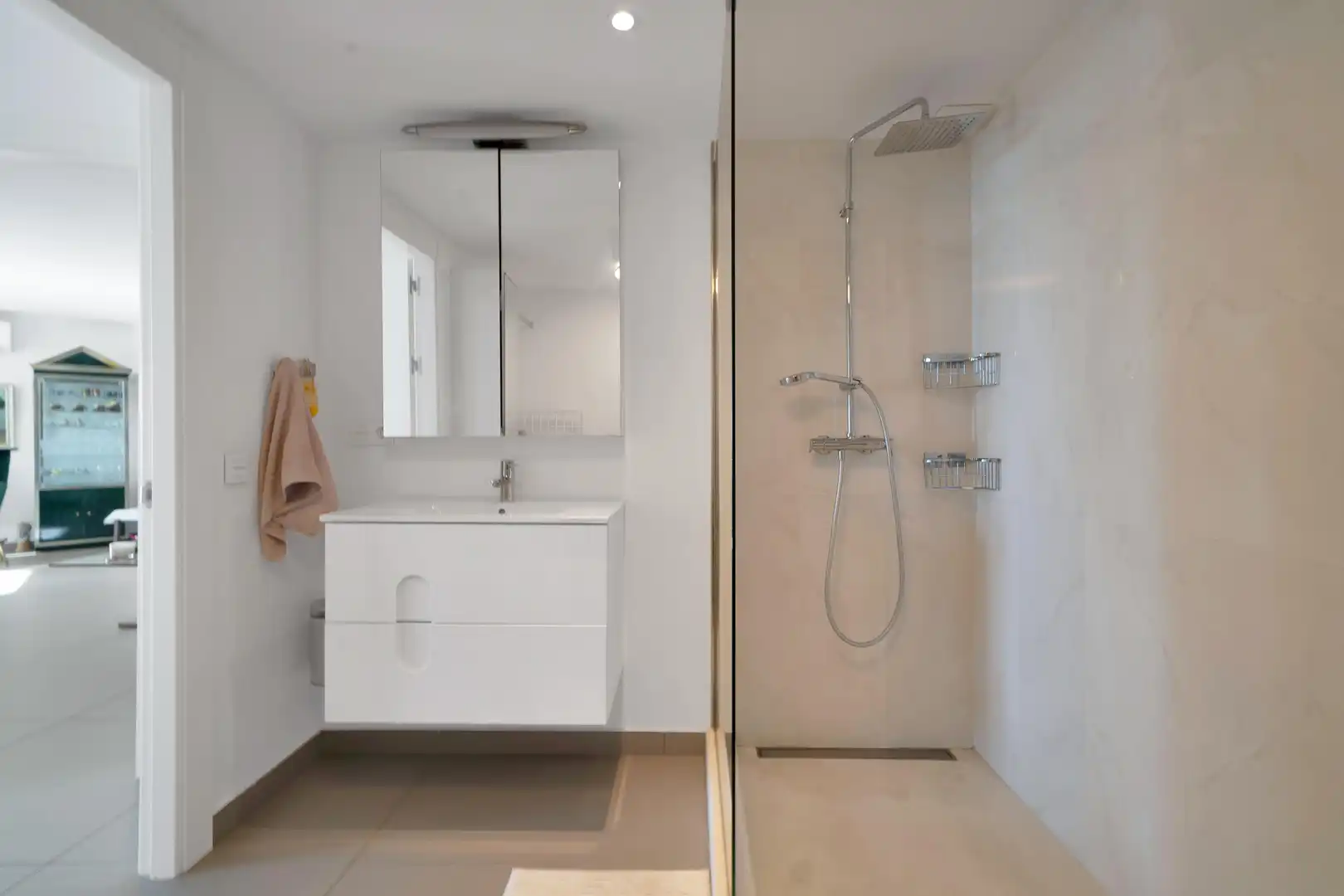 Baño de Apartamento en venta en Marbella con Calefacción, Terraza y Piscina comunitaria
