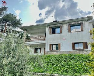 Vista exterior de Casa o xalet en venda en Cercedilla amb Calefacció, Jardí privat i Terrassa
