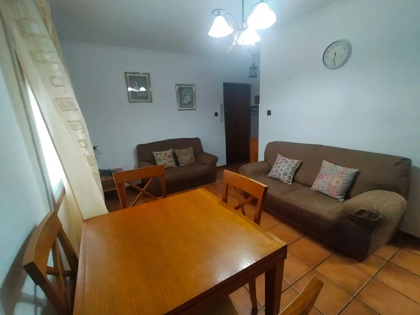 Sala d'estar de Pis de lloguer en La Línea de la Concepción amb Moblat