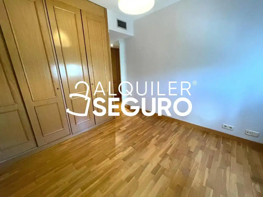Flat for rent in de José Arcones Gil, Pueblo Nuevo