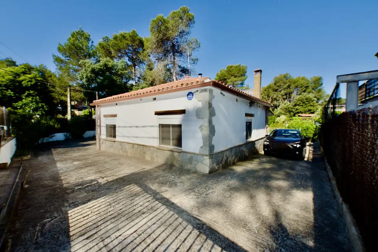 Vista exterior de Casa o xalet en venda en Vacarisses amb Jardí privat, Traster i Piscina