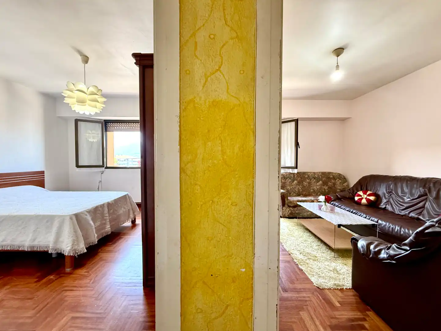 Sala d'estar de Pis en venda en Irun  amb Moblat i Balcó