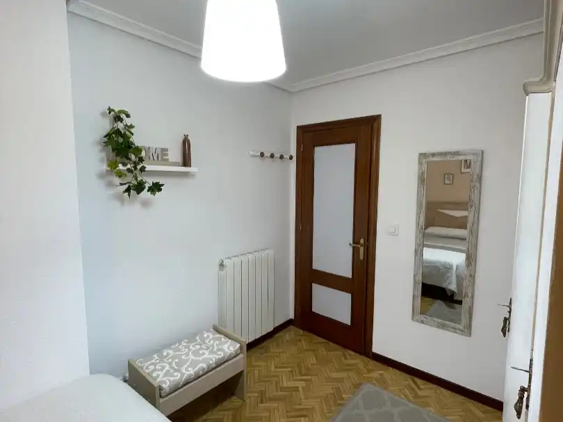 Piso de alquiler en Cuenca con Calefacción, Parquet y Terraza